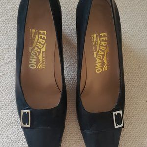 SALVATORE FERRAGAMO LEATHER PUMPS